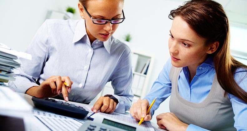 Two women doing taxes © pressmaster / Fotolia