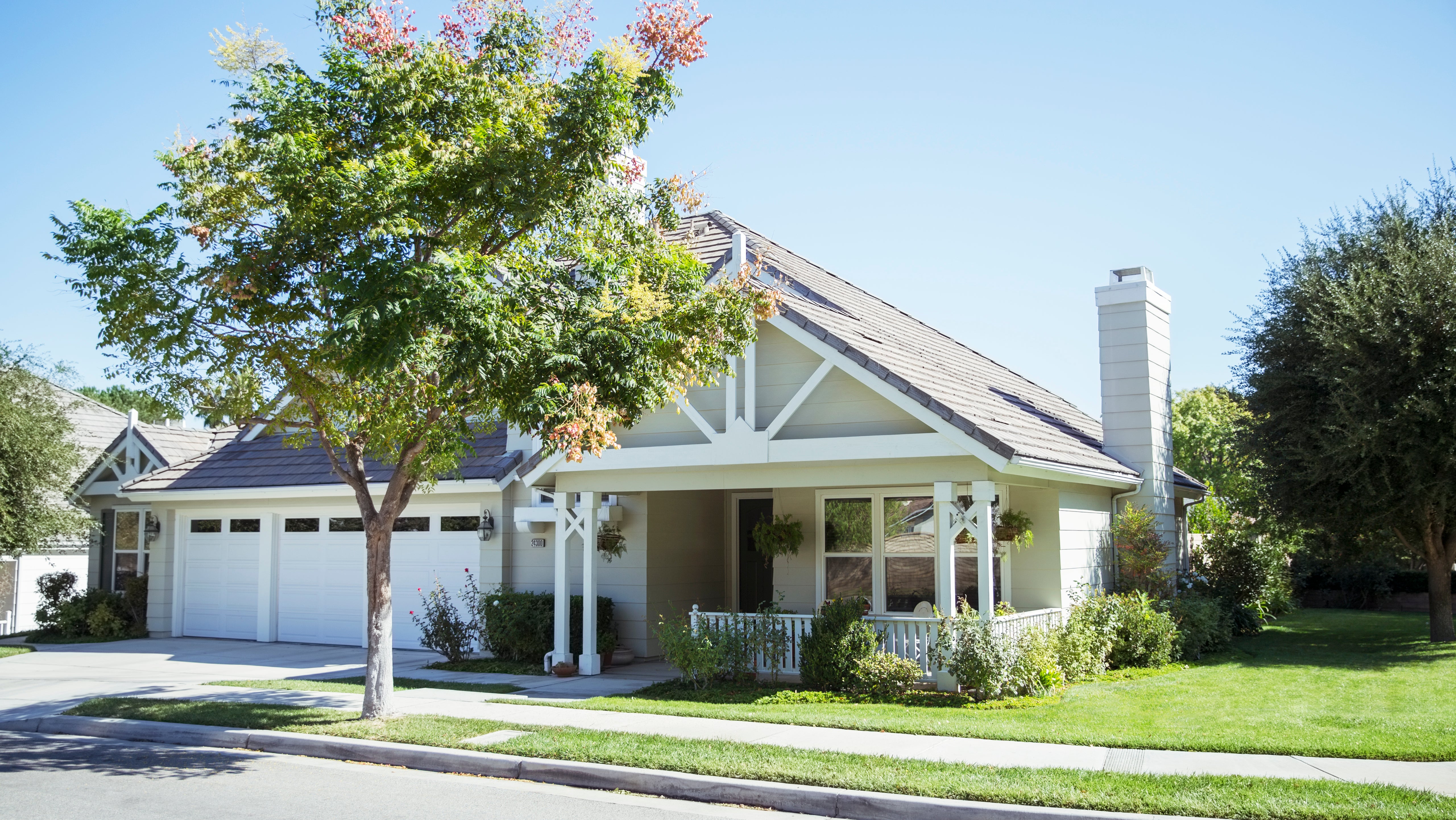 Sunny house and yard