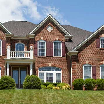 Mansion brick house | iStock.com/lillisphotography