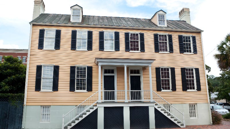 A Georgian-style duplex home in Savannah, Georgia