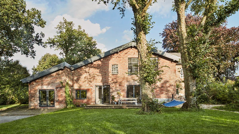 Residential house with hammock in garden.
