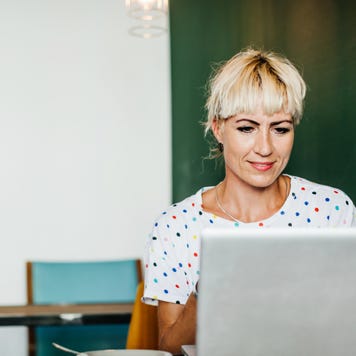 Person at computer in cafe