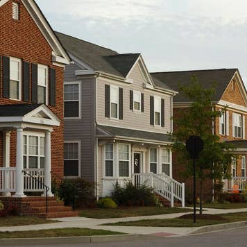 Row of similar looking homes on a suburban neighborhood street