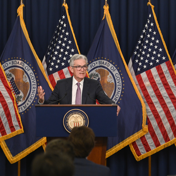 Jerome Powell speaking at a podium
