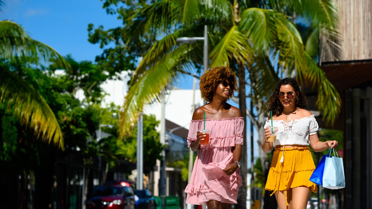 Young women enjoying city life on sunny day