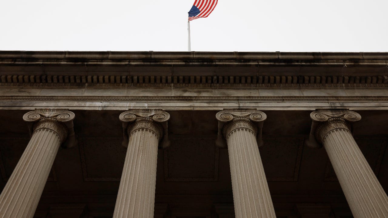 Picture of the front of the Federal Reserve building
