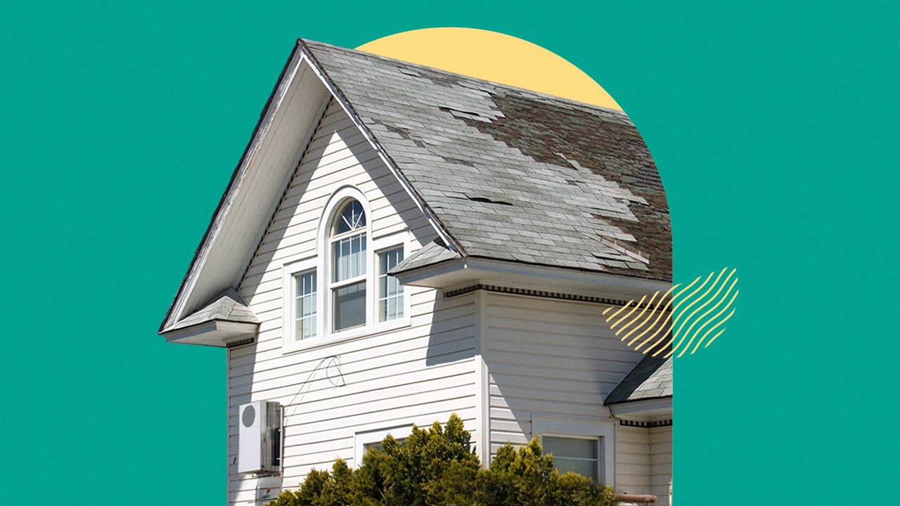 Photo of a house with old roofing tiles that need to be replaced.