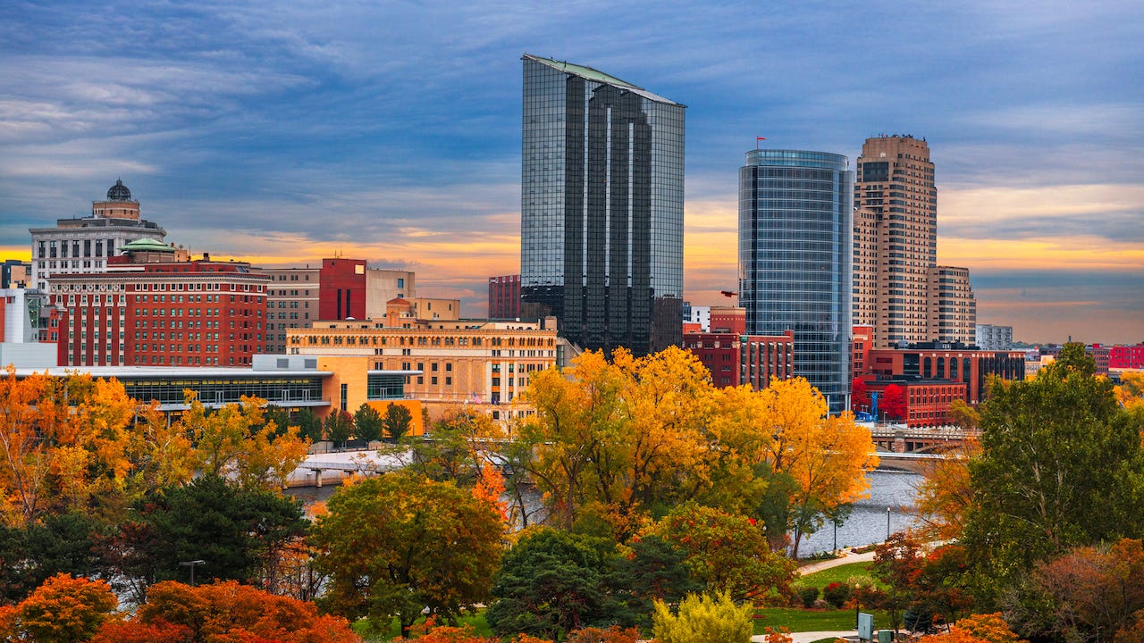 Grand Rapids, Michigan skyline with fall leaves
