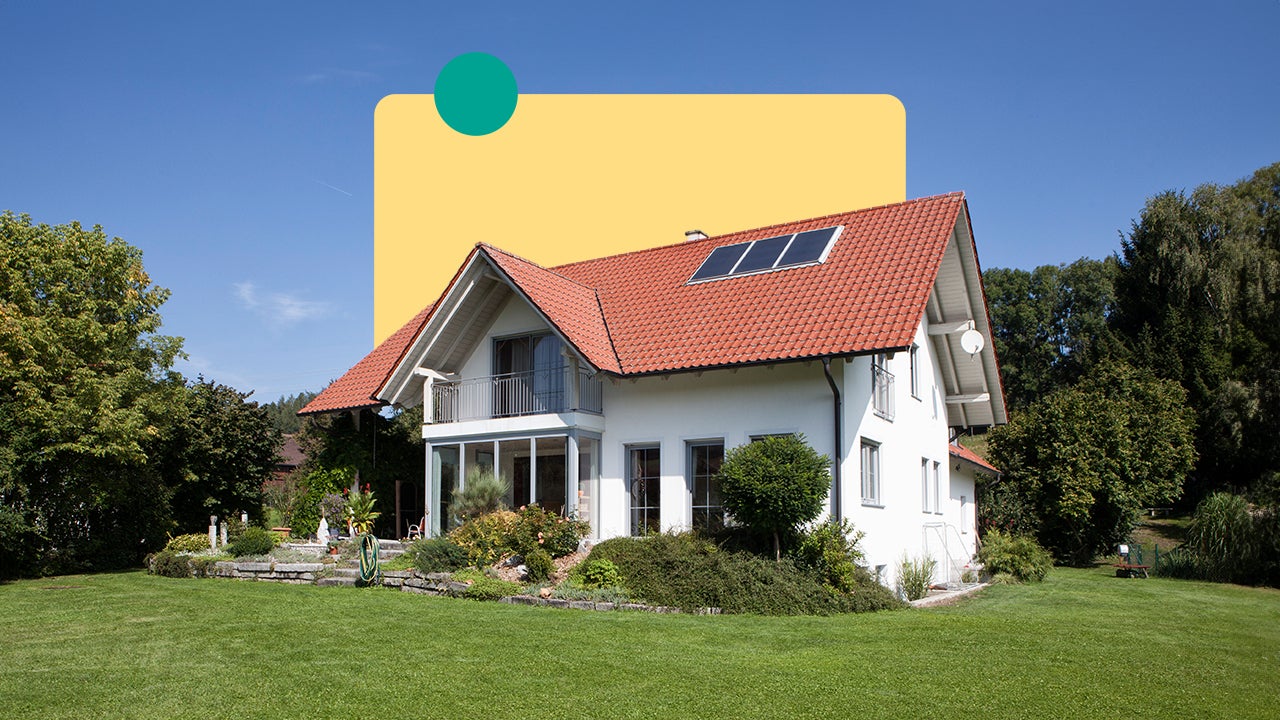 Image of a white house surrounded by greenery