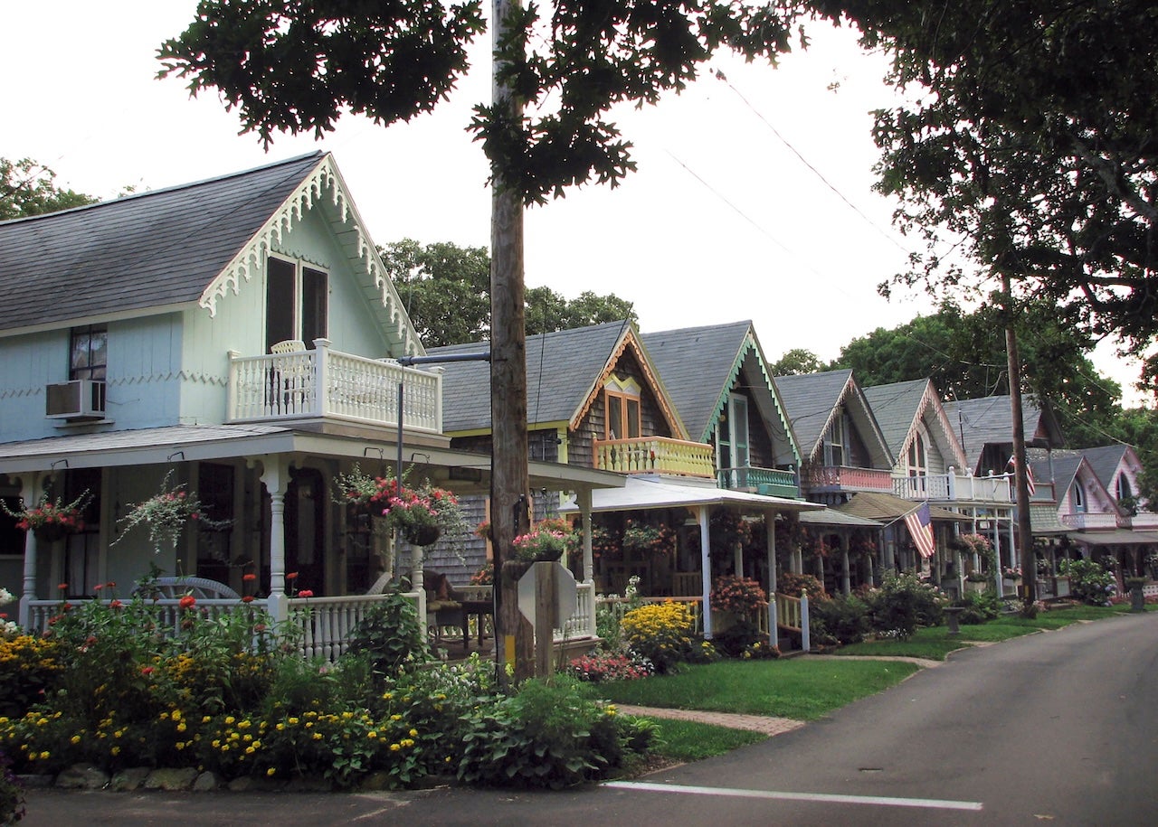 colorful houses in martha's vineyard massachusetts