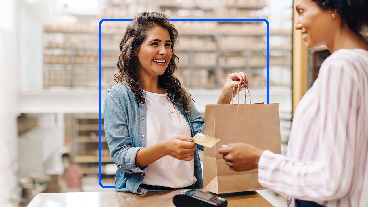 Person paying for goods with credit card.