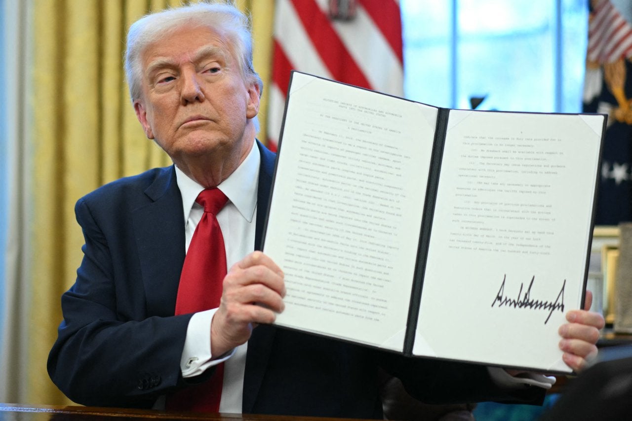 president trump holding up executive order for tariffs on auto imports