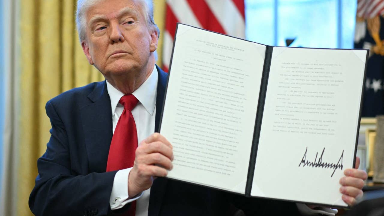president trump holding up executive order for tariffs on auto imports
