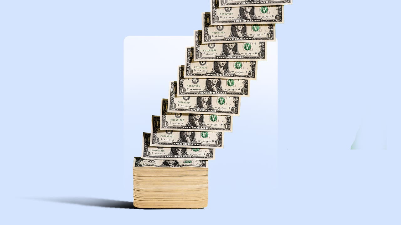 Money entering a wallet