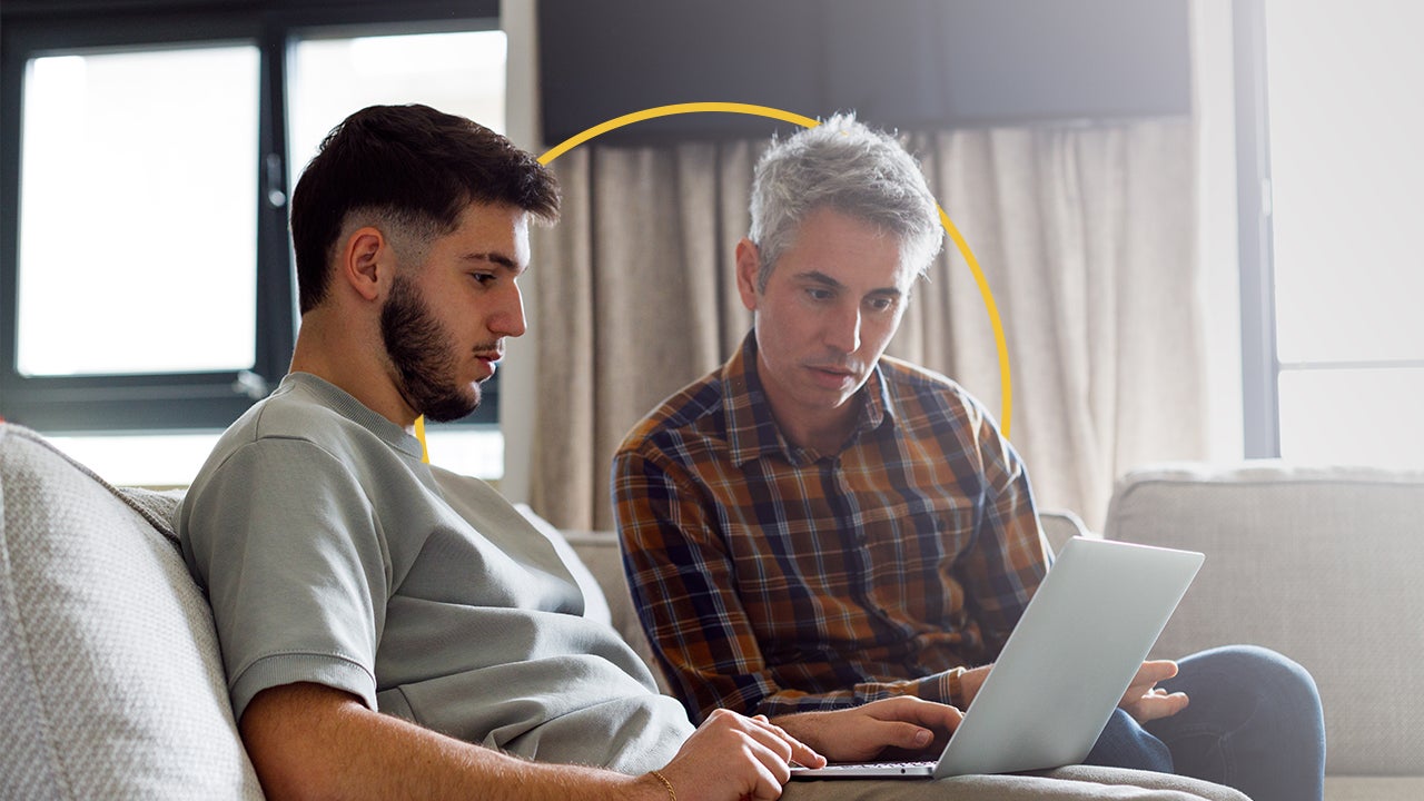 A man helps his college-aged son complete the FAFSA