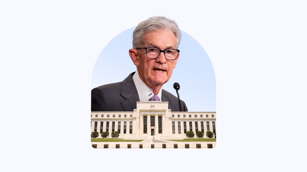Image of Jerome Powell above the Federal Reserve Building.