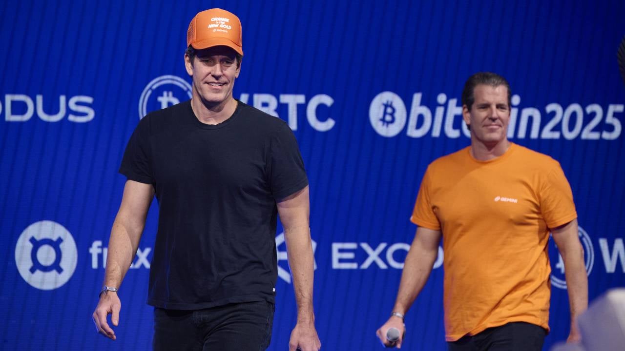 ameron Winklevoss, co-founder and president of Gemini Trust Co., left, and Tyler Winklevoss, co-founder and chief executive officer of Gemini Trust Co., on stage during the Bitcoin 2025 conference in Las Vegas, Nevada, US, on Tuesday, May 27, 2025.
