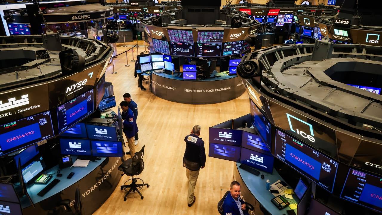 Traders work on the floor of the New York Stock Exchange (NYSE) in New York, US, on Friday, Aug. 15, 2025.