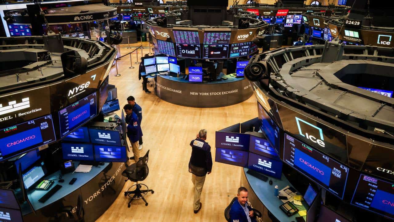 Traders work on the floor of the New York Stock Exchange (NYSE) in New York, US, on Friday, Aug. 15, 2025.